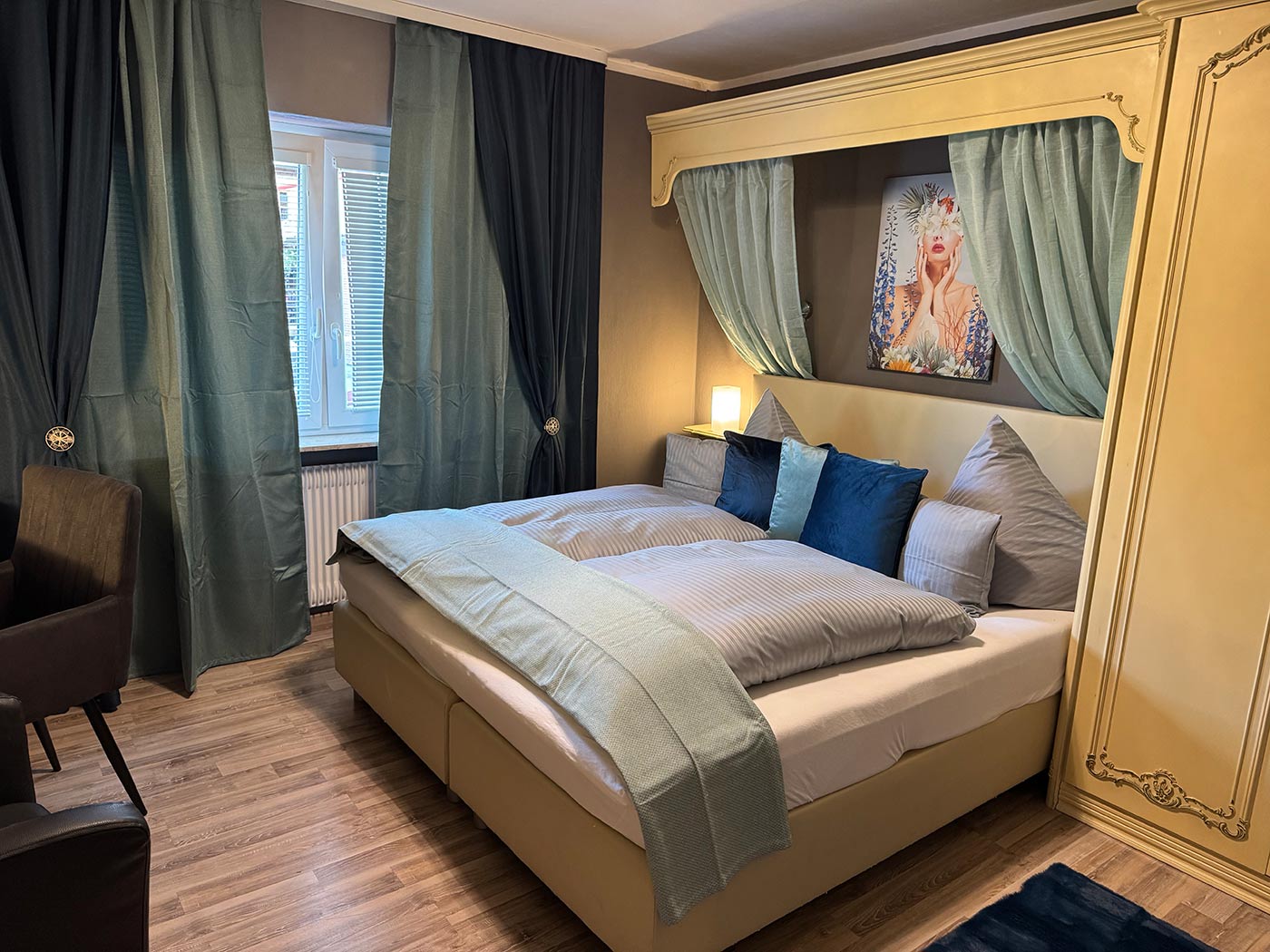 Günstiges kleines Hotelzimmer